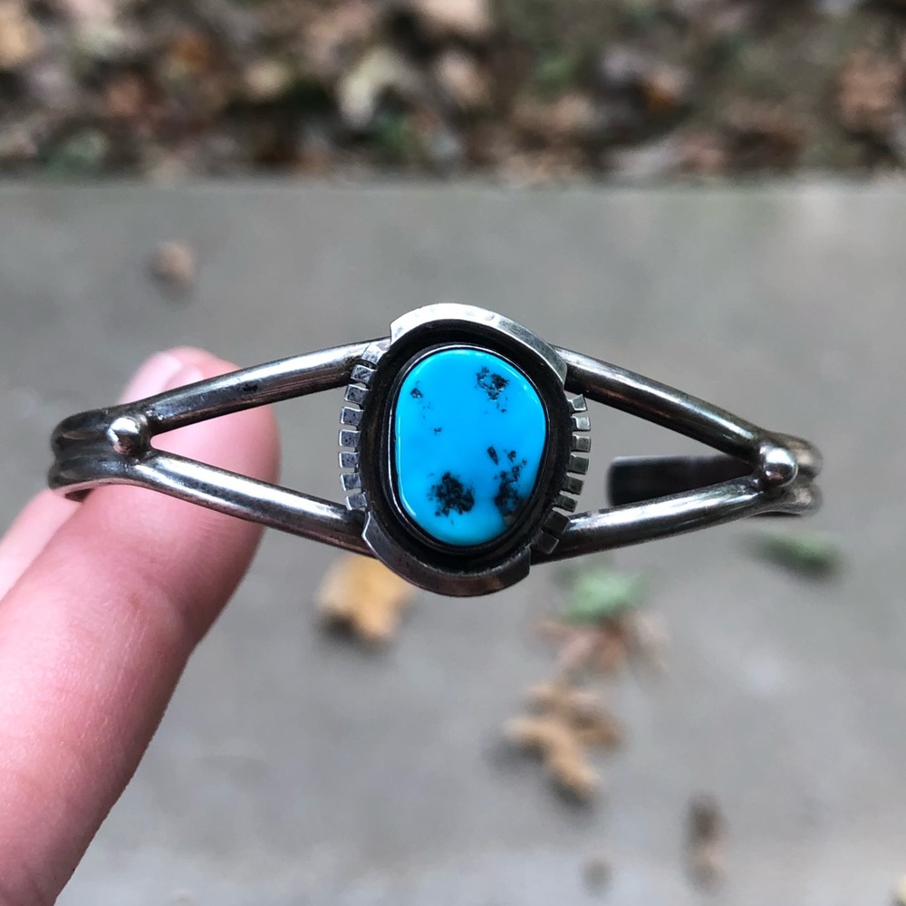 Vintage Navajo Sterling Turquoise Cuff Bracelet - Picture 8 of 13